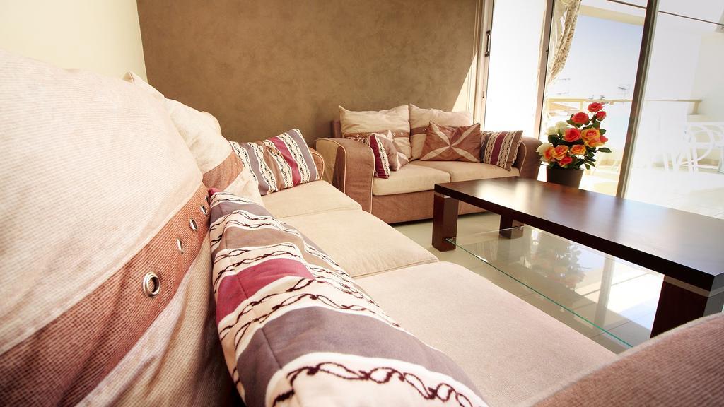 Panikos Beach Apartment I Larnaca Dış mekan fotoğraf