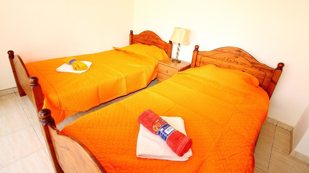 Panikos Beach Apartment I Larnaca Dış mekan fotoğraf