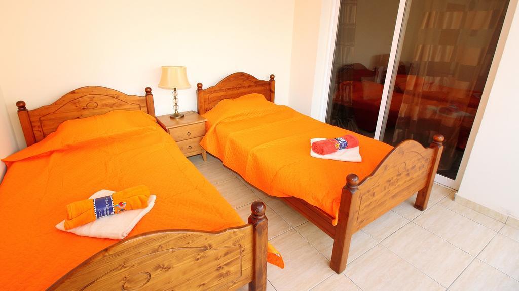 Panikos Beach Apartment I Larnaca Dış mekan fotoğraf
