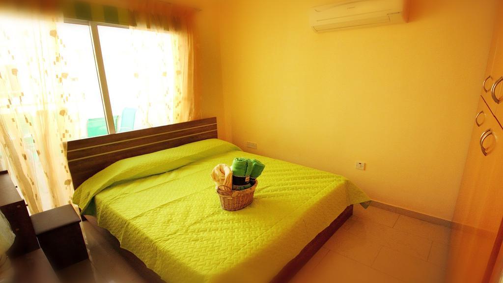 Panikos Beach Apartment I Larnaca Dış mekan fotoğraf