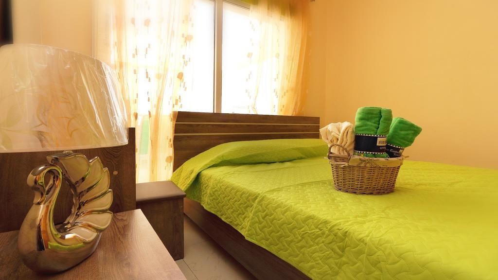 Panikos Beach Apartment I Larnaca Dış mekan fotoğraf