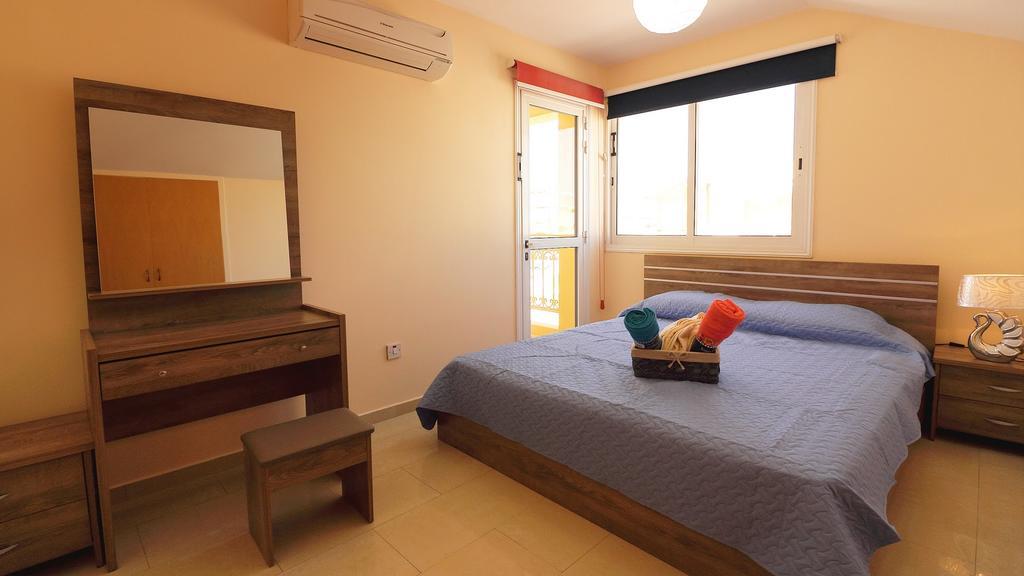 Panikos Beach Apartment I Larnaca Dış mekan fotoğraf