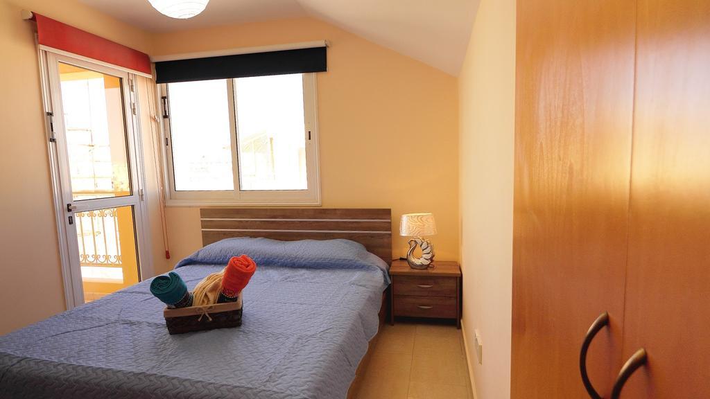 Panikos Beach Apartment I Larnaca Dış mekan fotoğraf