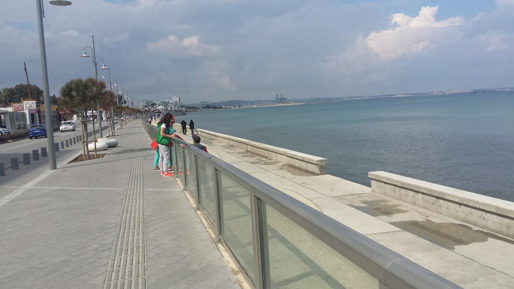 Panikos Beach Apartment I Larnaca Dış mekan fotoğraf