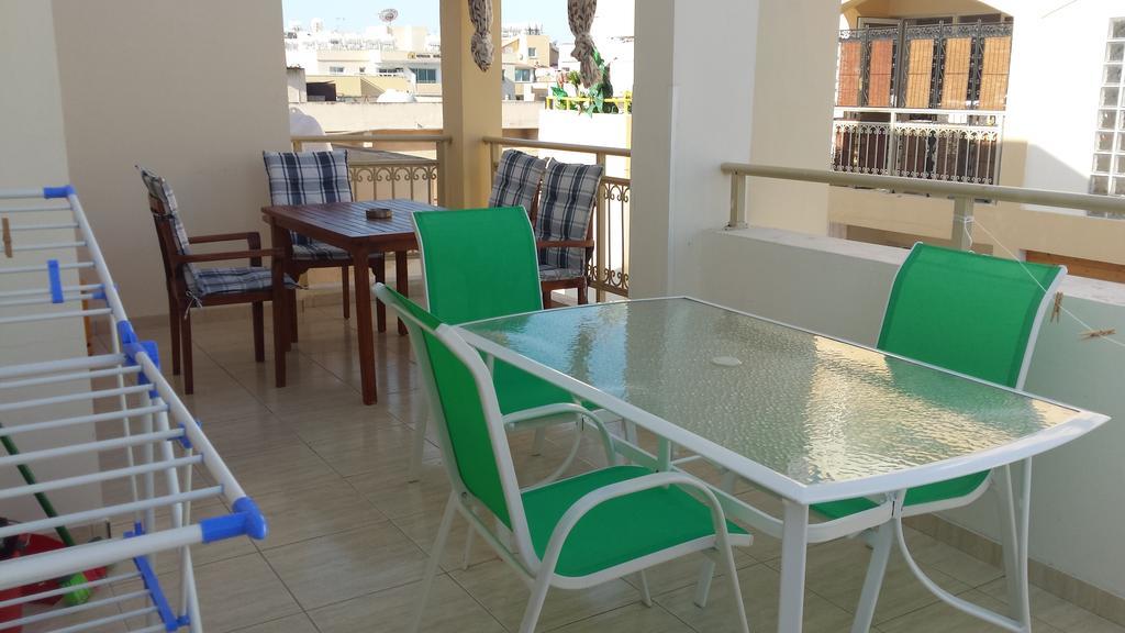 Panikos Beach Apartment I Larnaca Dış mekan fotoğraf