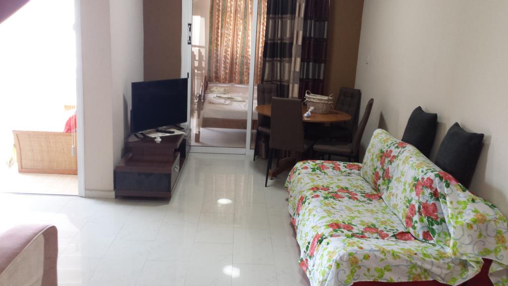 Panikos Beach Apartment I Larnaca Dış mekan fotoğraf